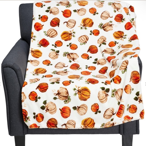The Farmhouse by Rachel Ashwell Playful Pumpkins Printed Fleece Throw Blanket - Picture 1 of 4